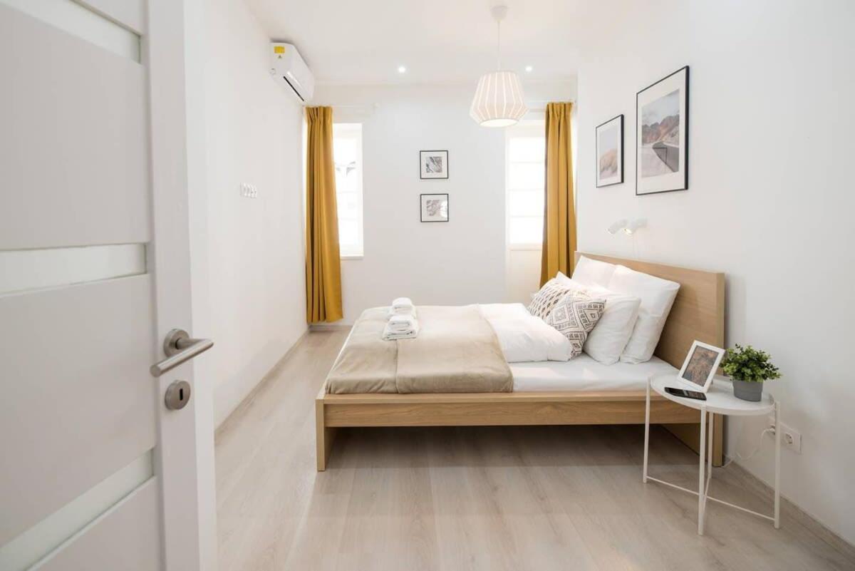 Trendy Central Apartment At Castle Boedapest Buitenkant foto