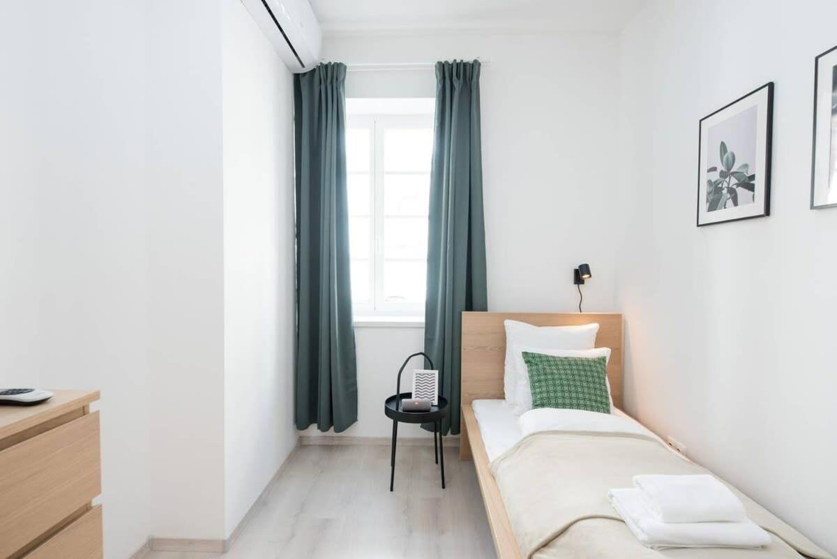 Trendy Central Apartment At Castle Boedapest Buitenkant foto