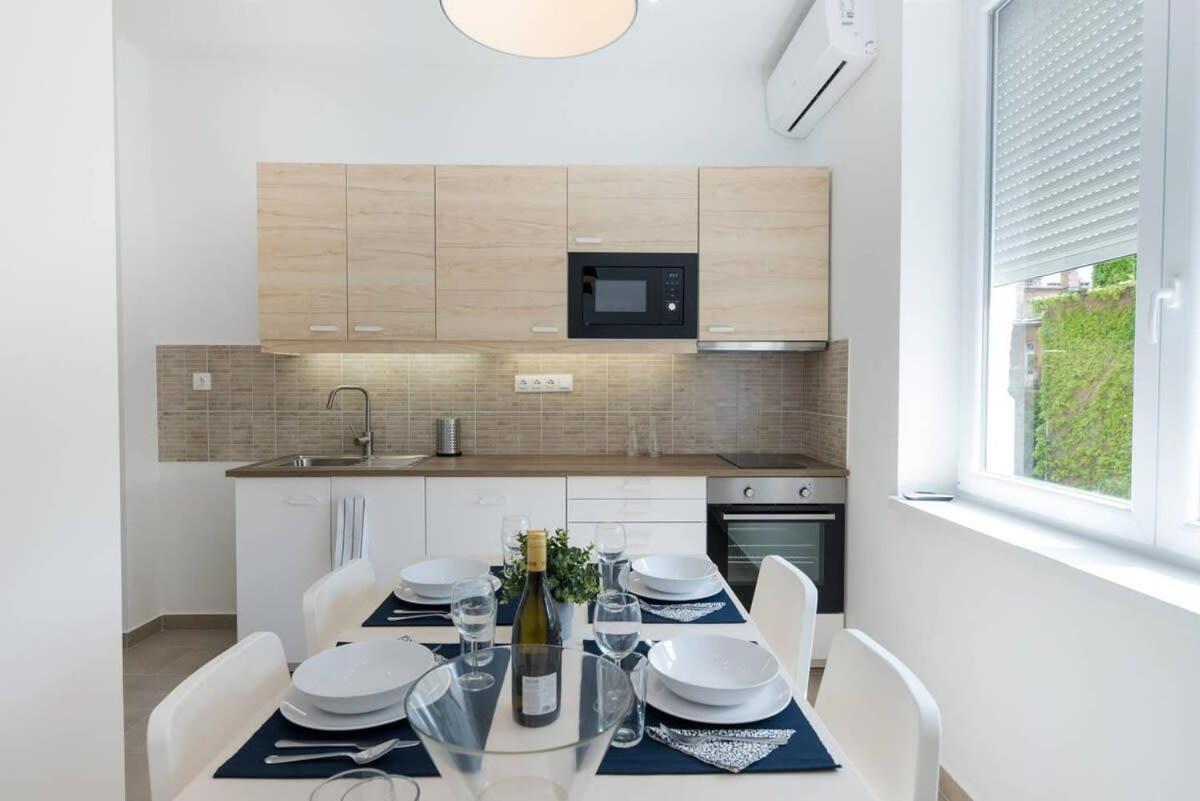 Trendy Central Apartment At Castle Boedapest Buitenkant foto