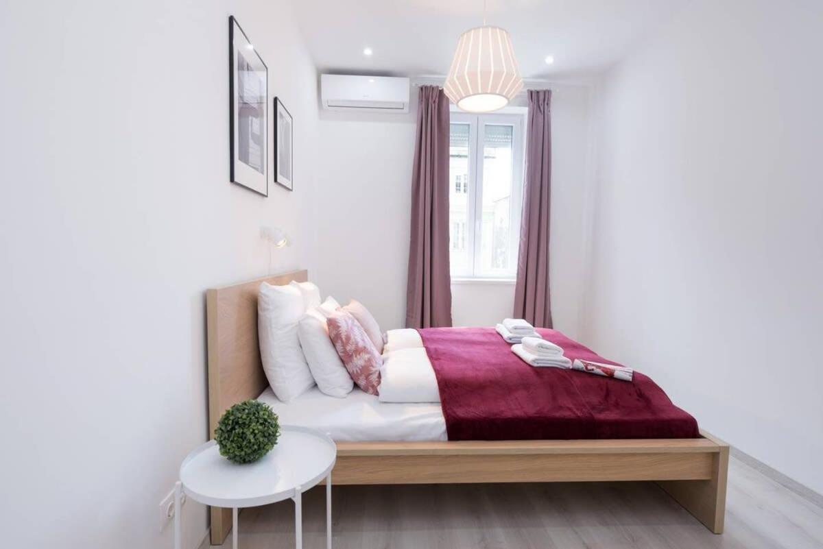 Trendy Central Apartment At Castle Boedapest Buitenkant foto
