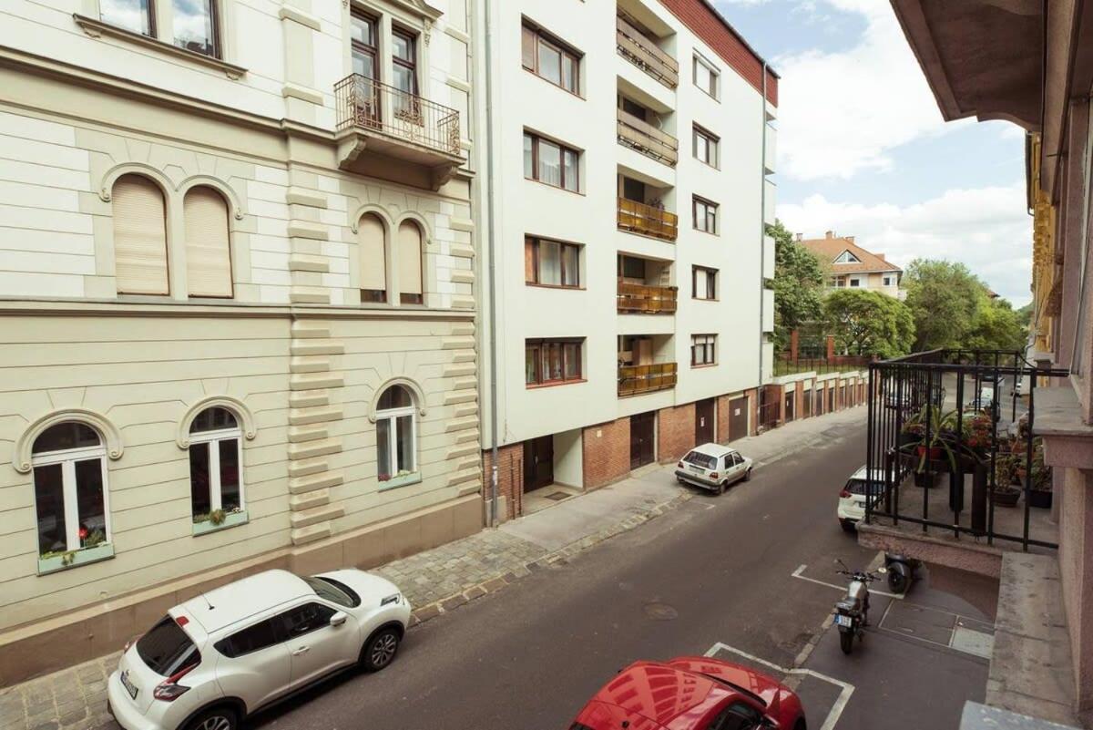 Trendy Central Apartment At Castle Boedapest Buitenkant foto