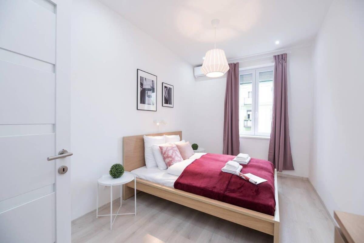 Trendy Central Apartment At Castle Boedapest Buitenkant foto