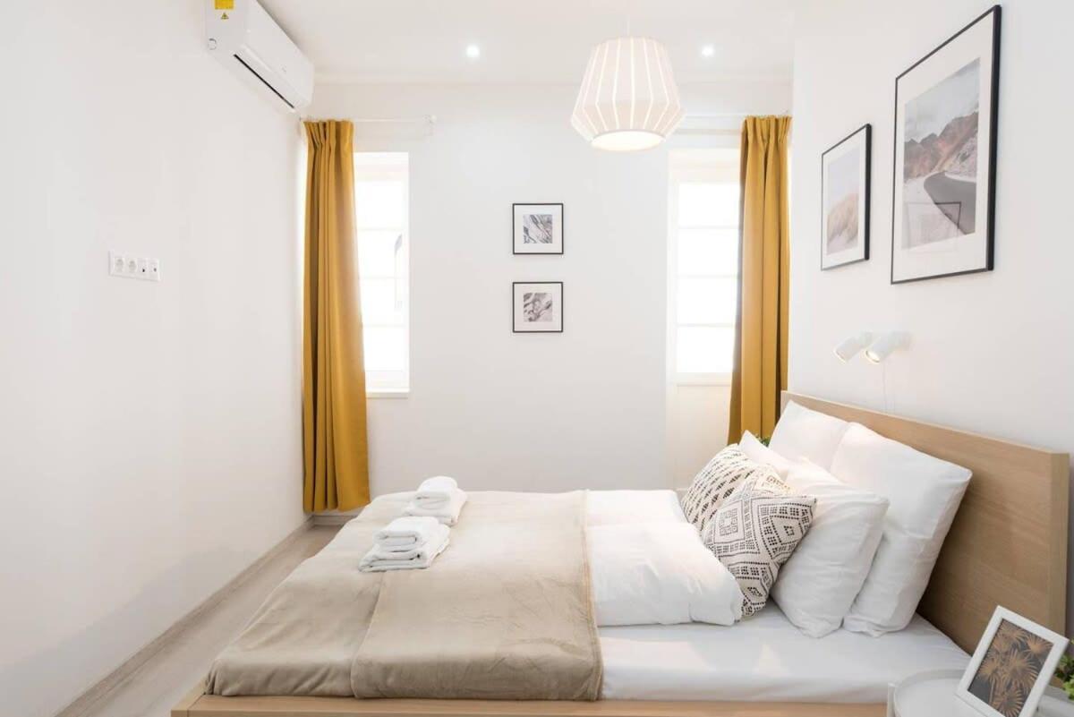 Trendy Central Apartment At Castle Boedapest Buitenkant foto